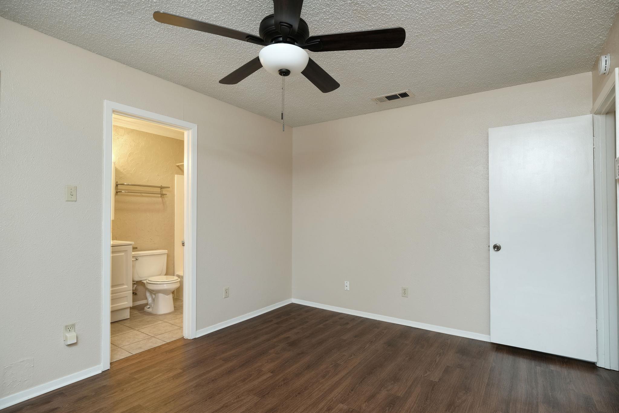 10419 Firethorn Ln Property Photo 7