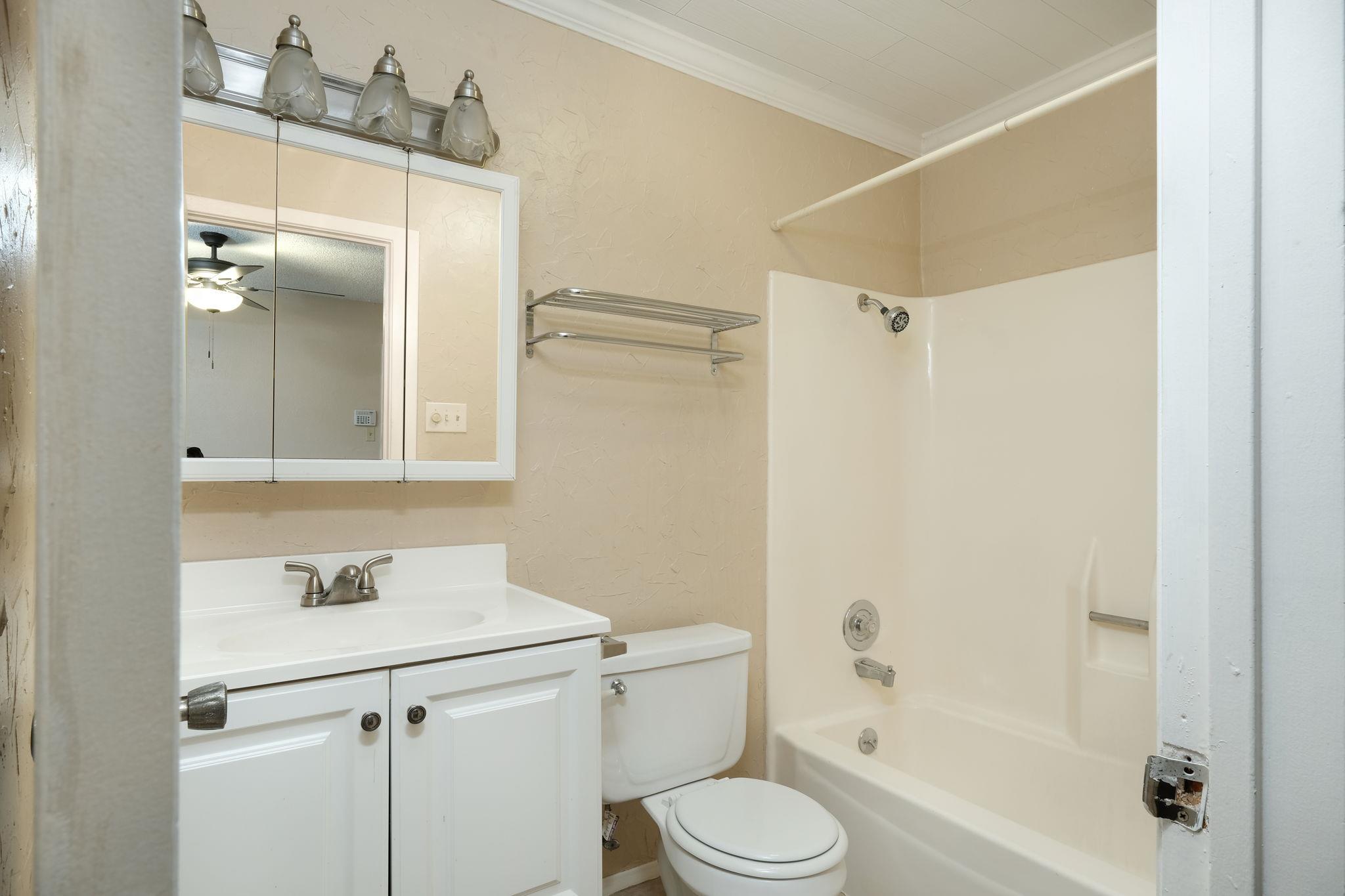 10419 Firethorn Ln Property Photo 8