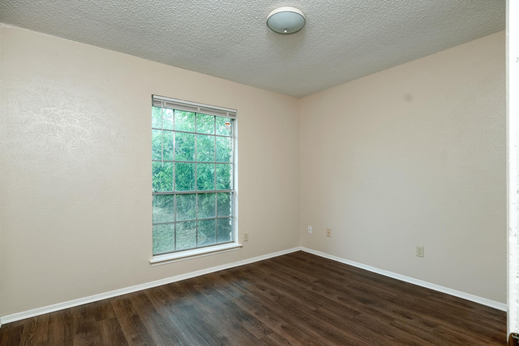 10419 Firethorn Ln Property Photo 11