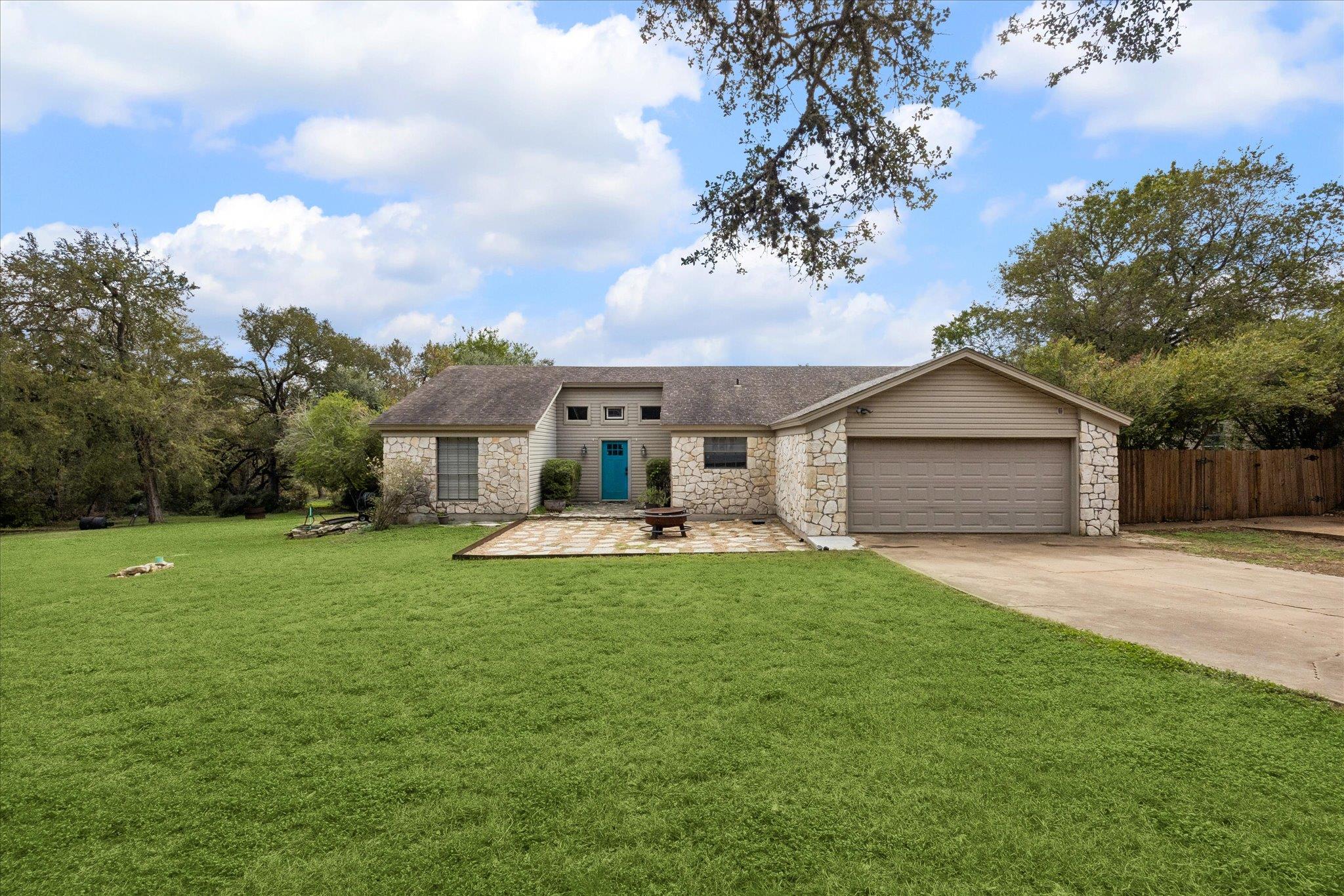 2307 Sparrow Dr Property Photo 1