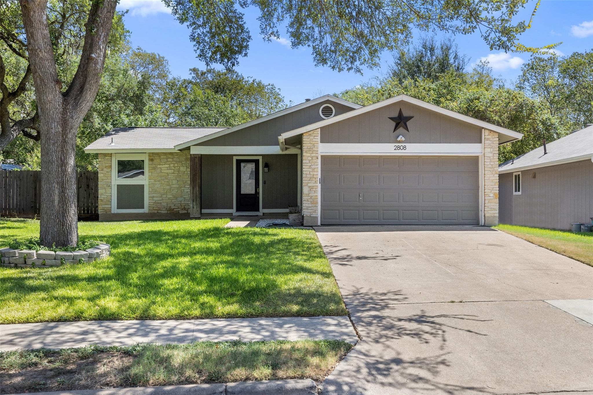 2808 Firecrest Dr Property Photo 1