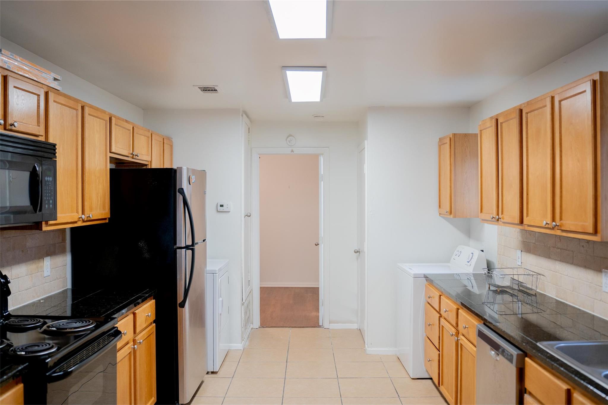 2841 San Gabriel St Property Photo 5