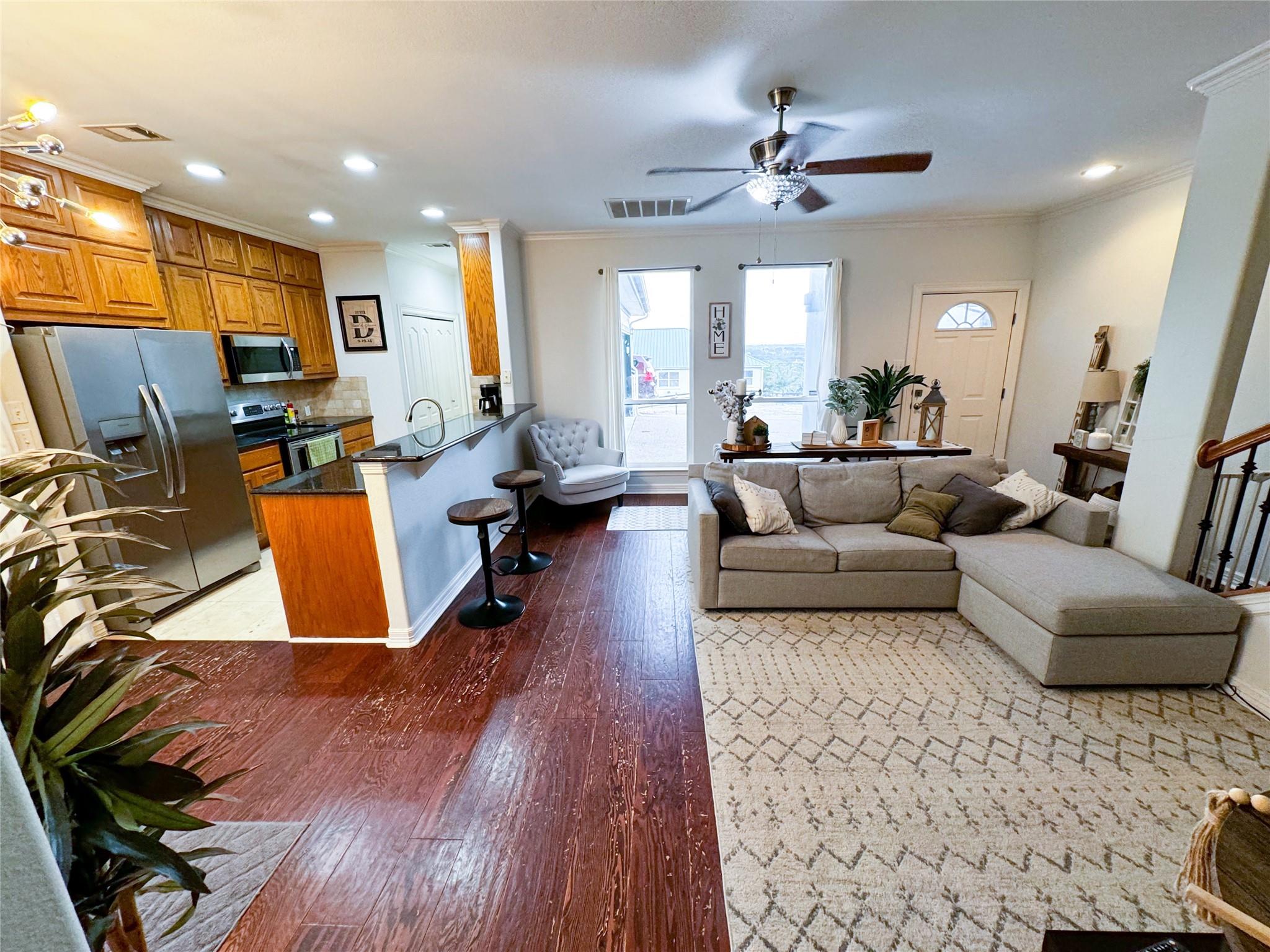 1213 Delsie Dr #b Property Photo 2