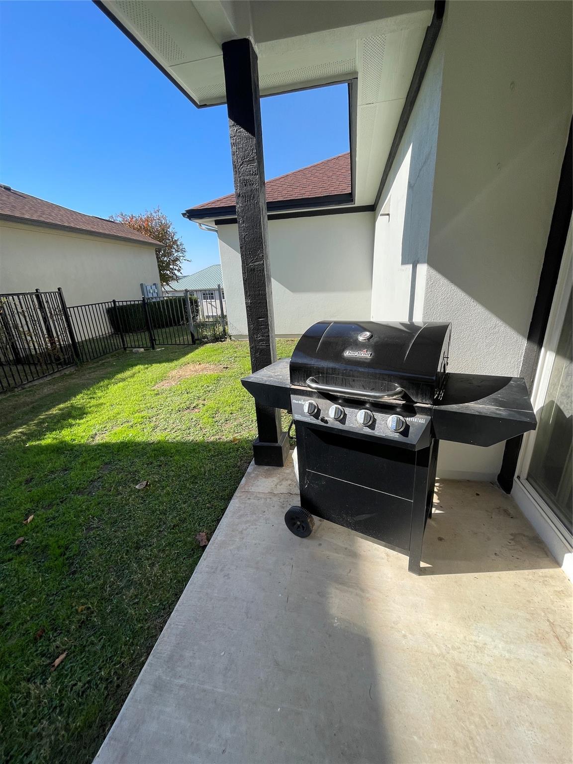 1213 Delsie Dr #b Property Photo 3