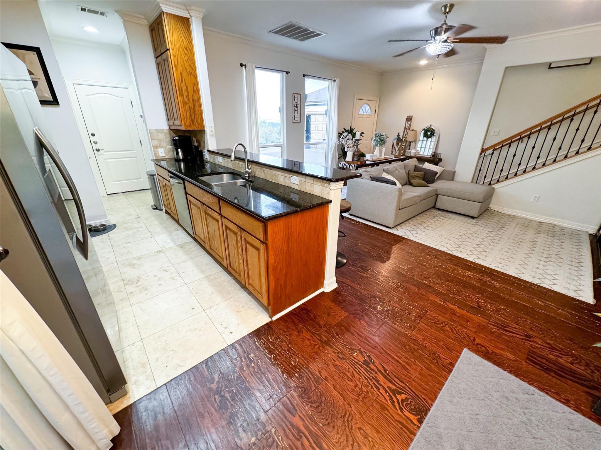 1213 Delsie Dr #b Property Photo 5