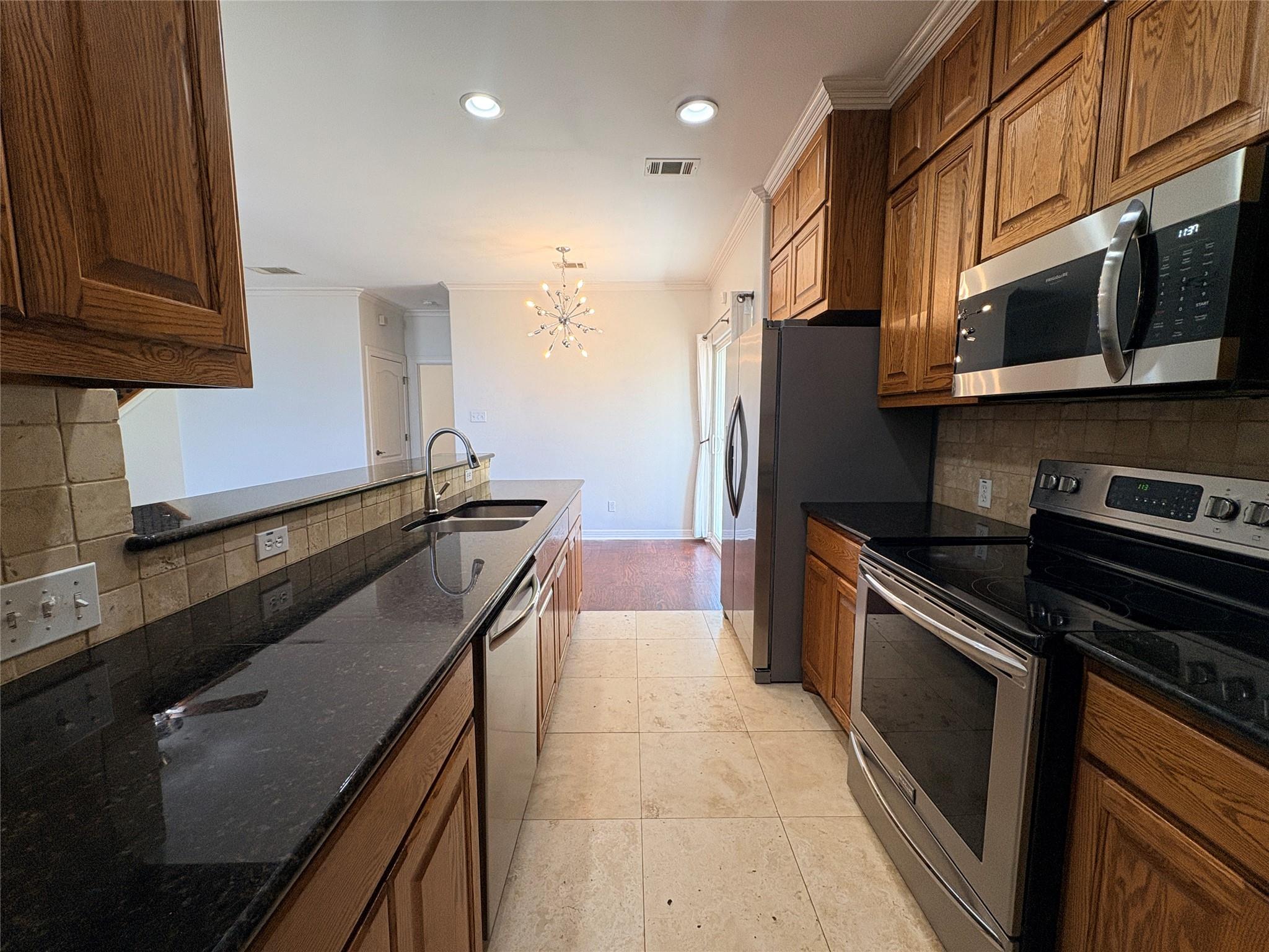 1213 Delsie Dr #b Property Photo 8
