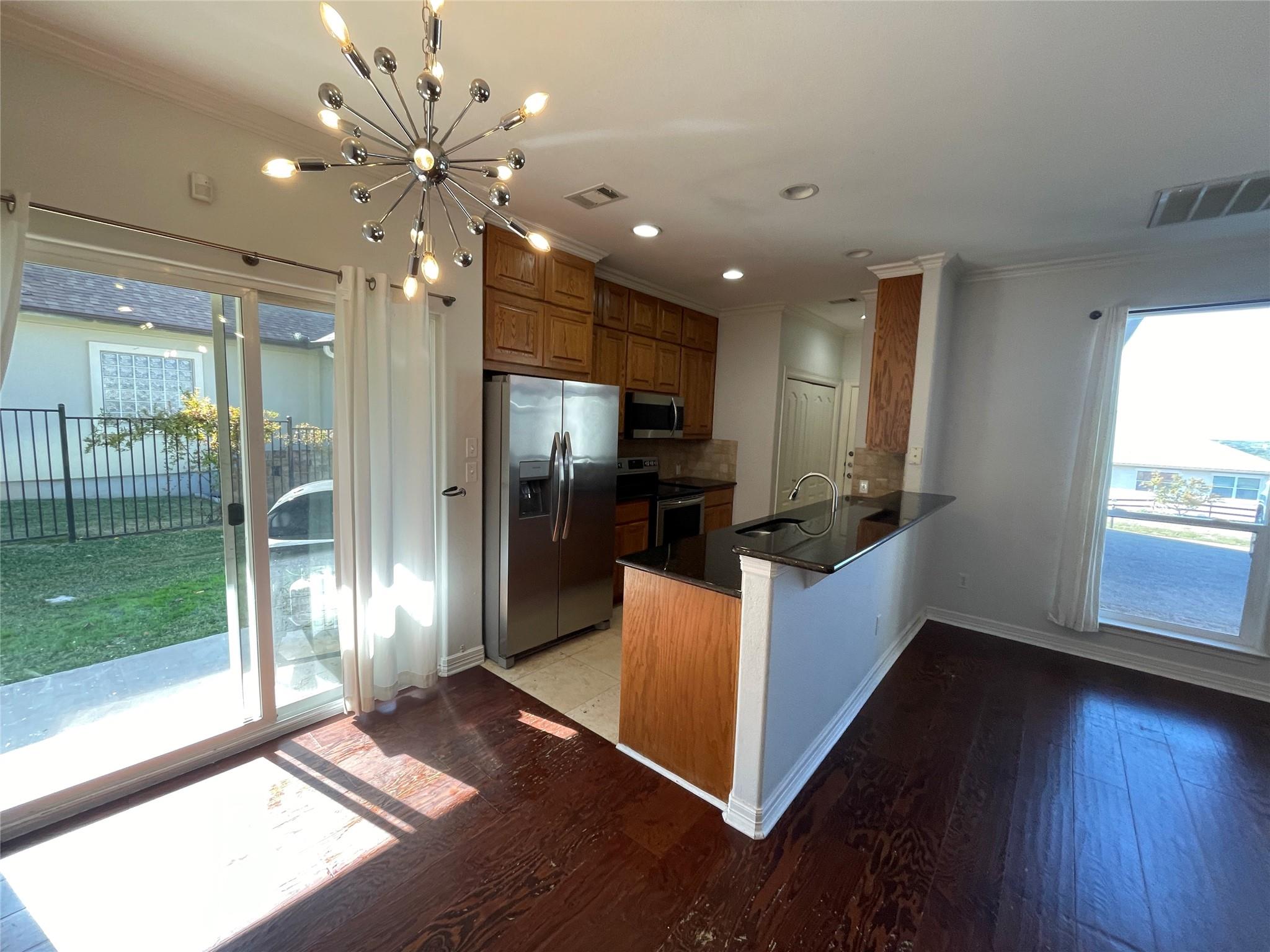 1213 Delsie Dr #b Property Photo 9
