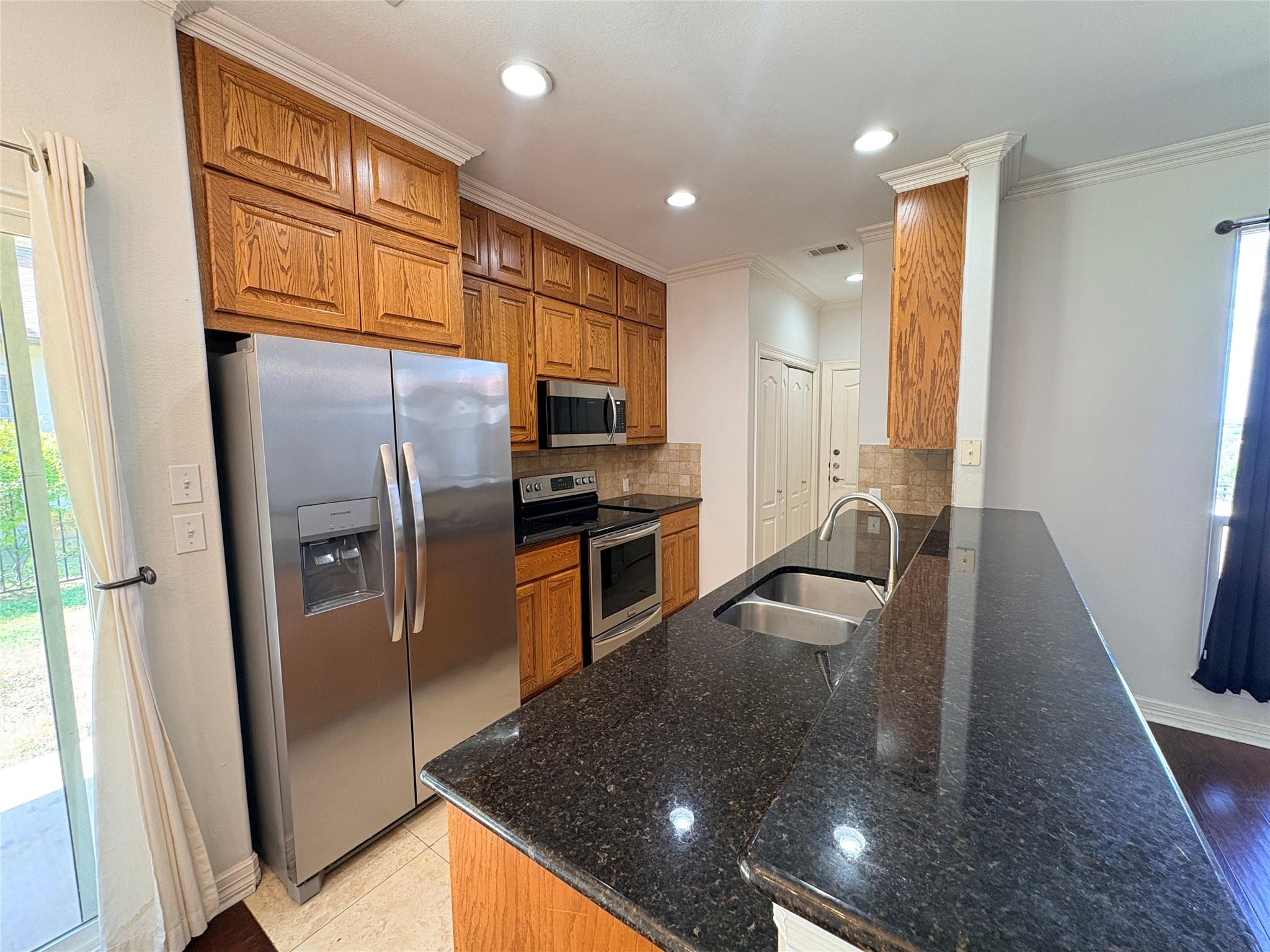 1213 Delsie Dr #b Property Photo 9
