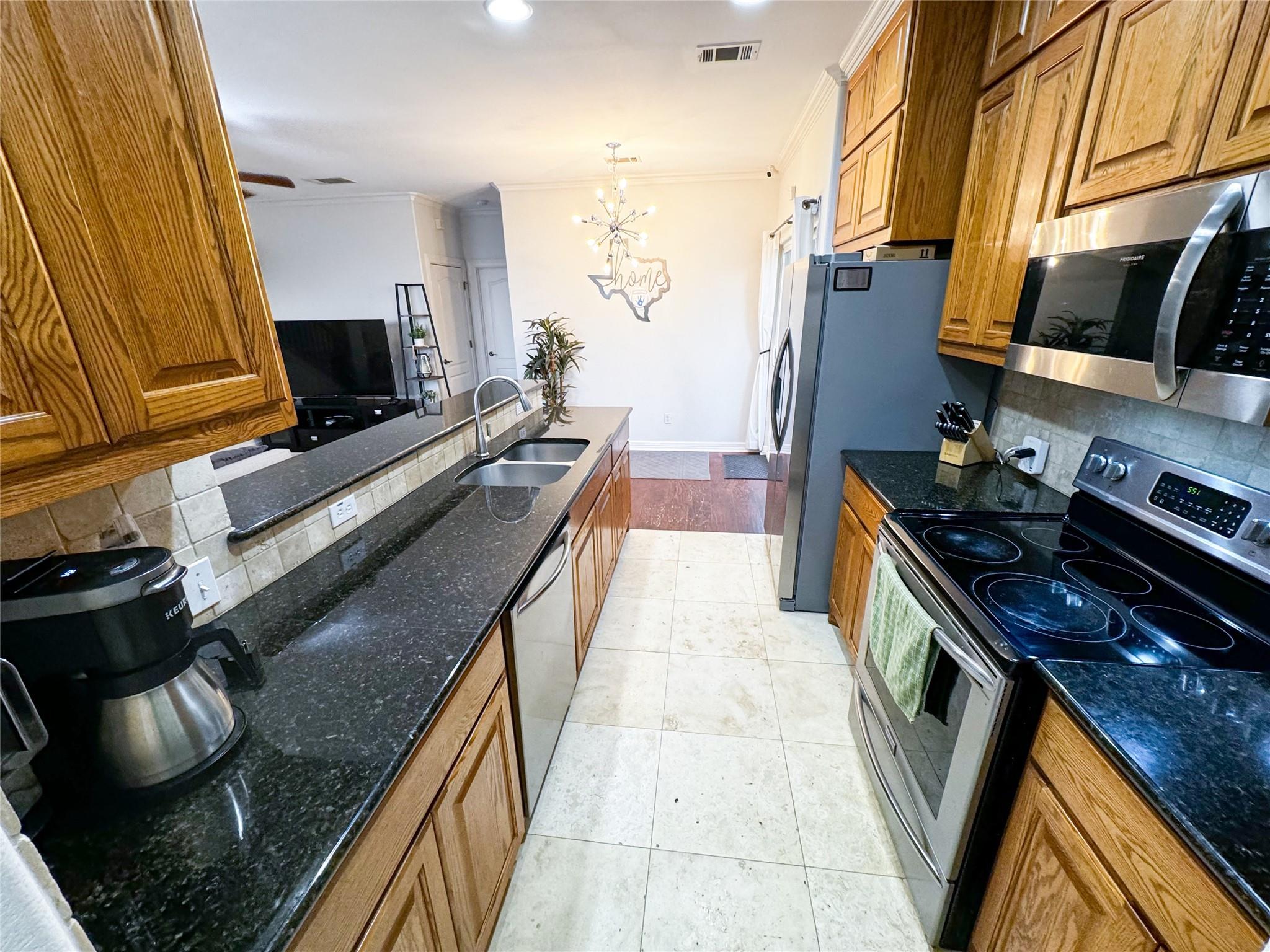 1213 Delsie Dr #b Property Photo 11