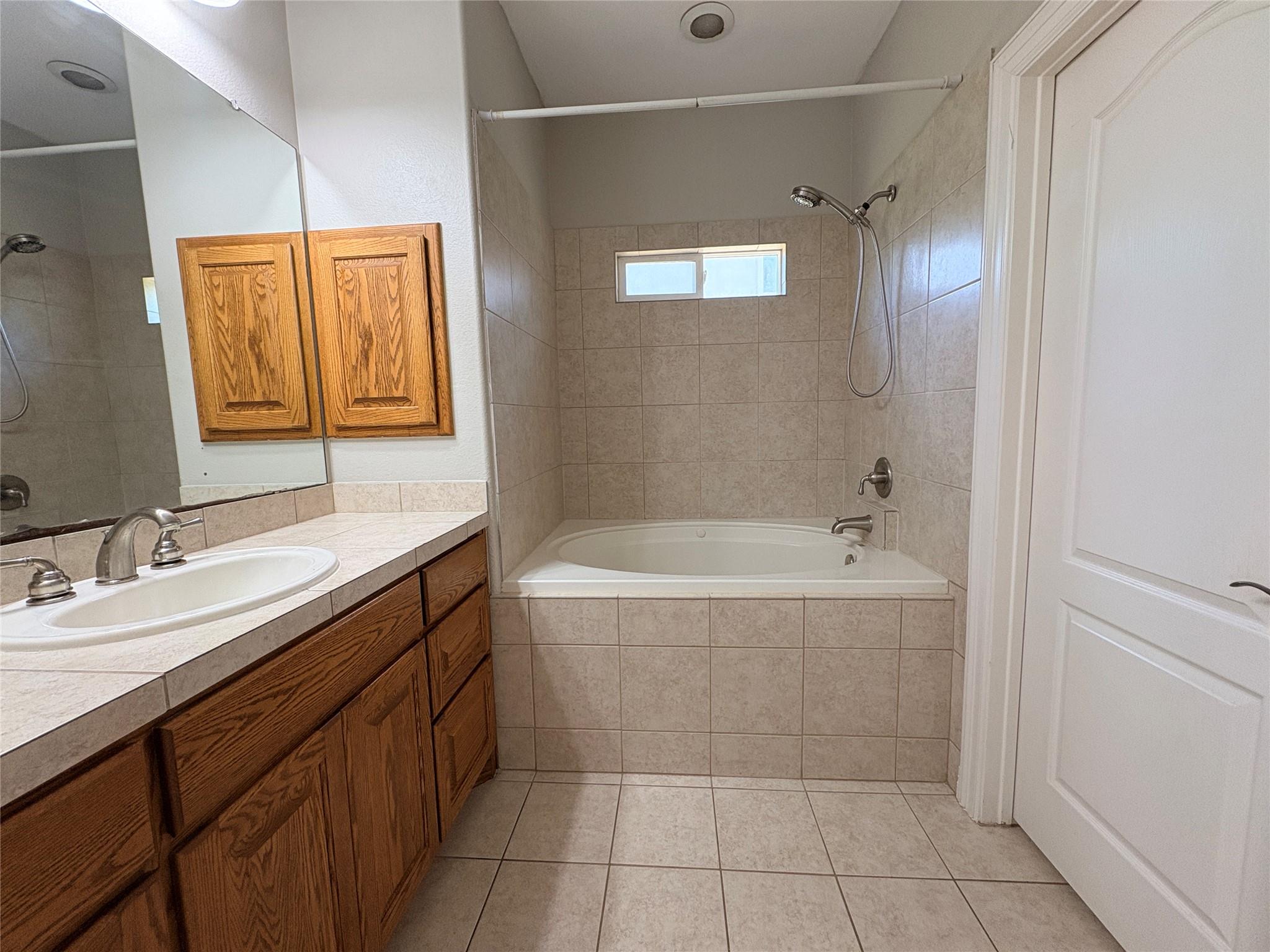 1213 Delsie Dr #b Property Photo 13