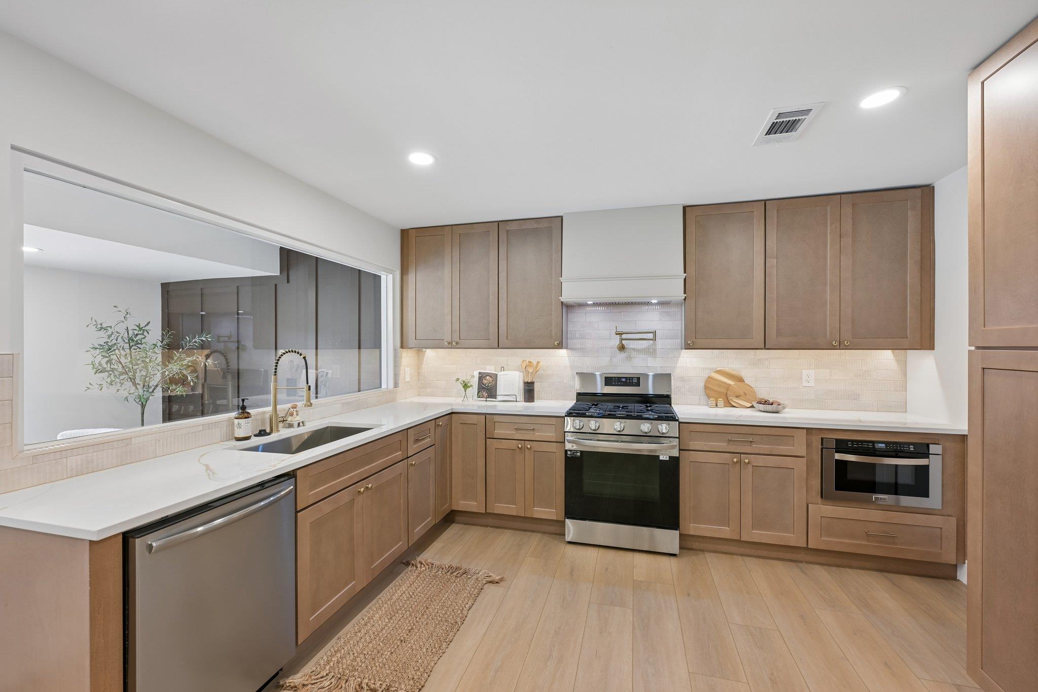 11809 Charing Cross Rd Property Photo 7