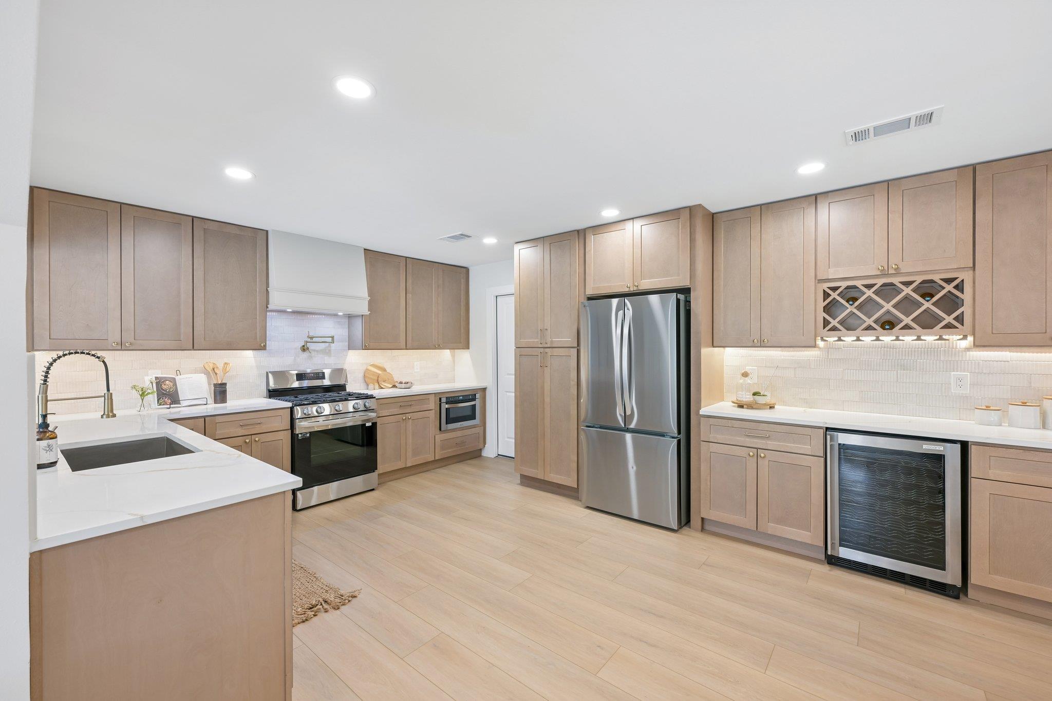 11809 Charing Cross Rd Property Photo 8