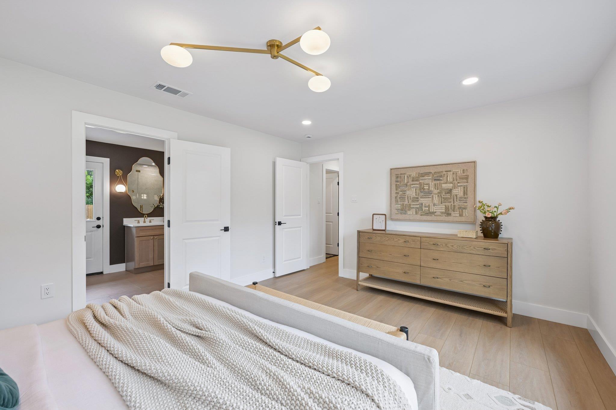 11809 Charing Cross Rd Property Photo 14