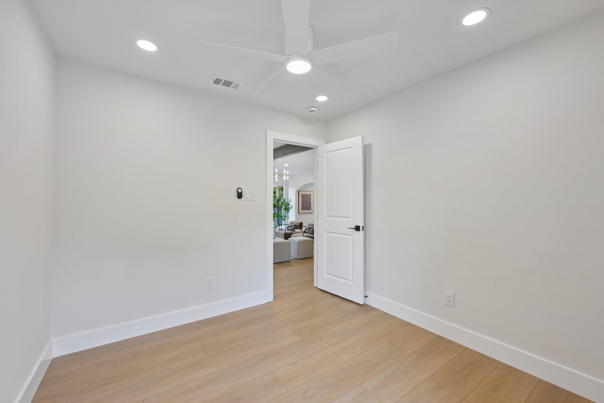 11809 Charing Cross Rd Property Photo 20