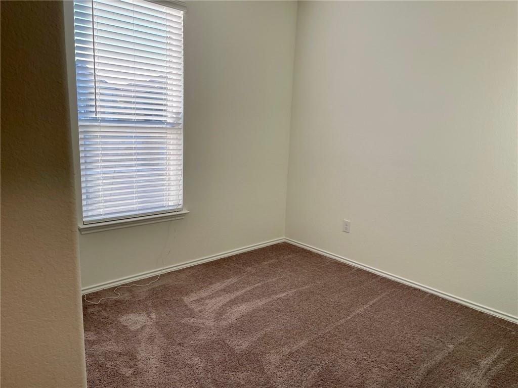 280 Kennicott Dr Property Photo 15