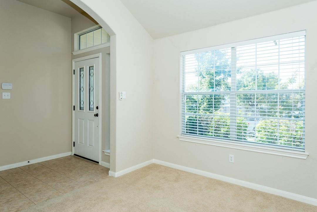 1611 Briar Hill Dr Property Photo 4