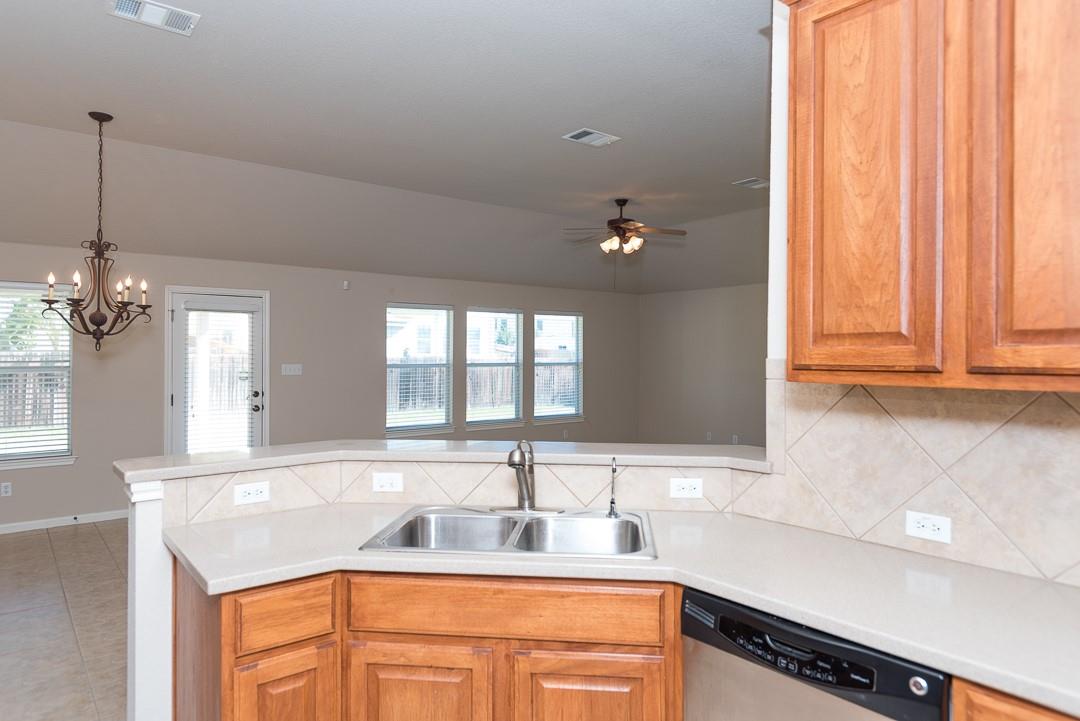 1611 Briar Hill Dr Property Photo 6