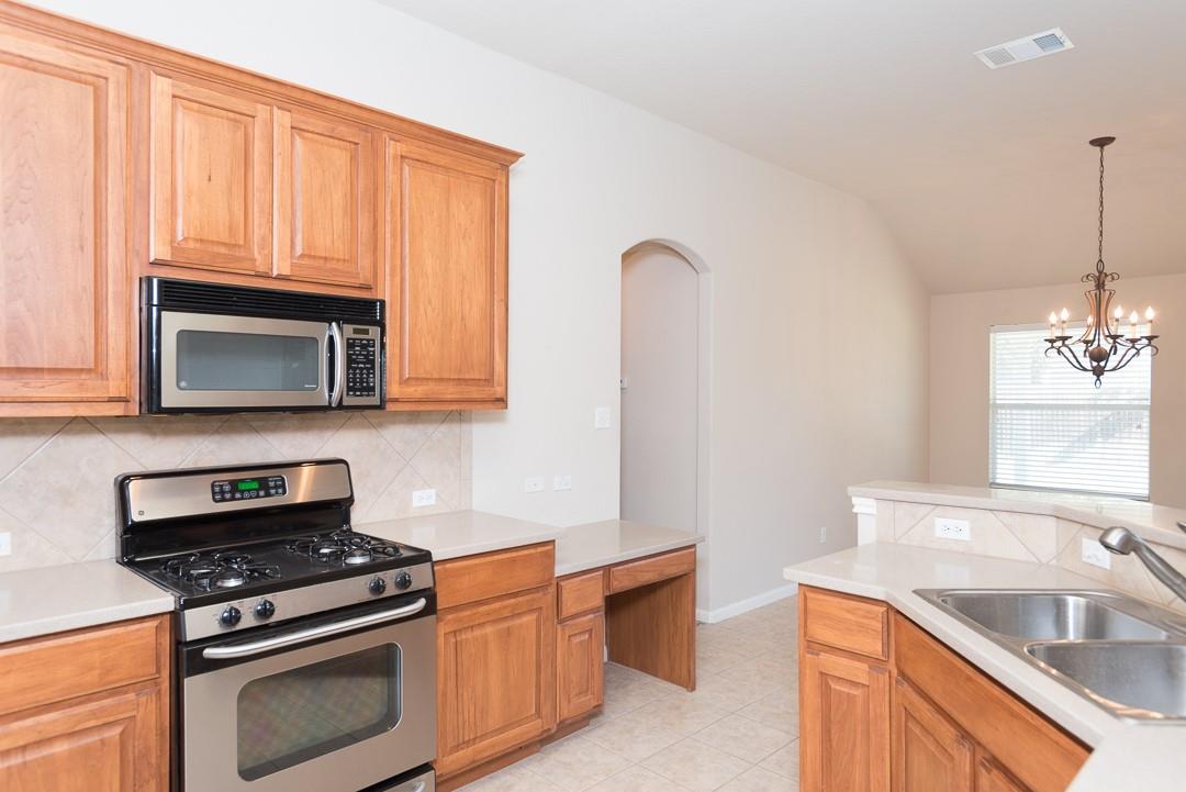 1611 Briar Hill Dr Property Photo 7