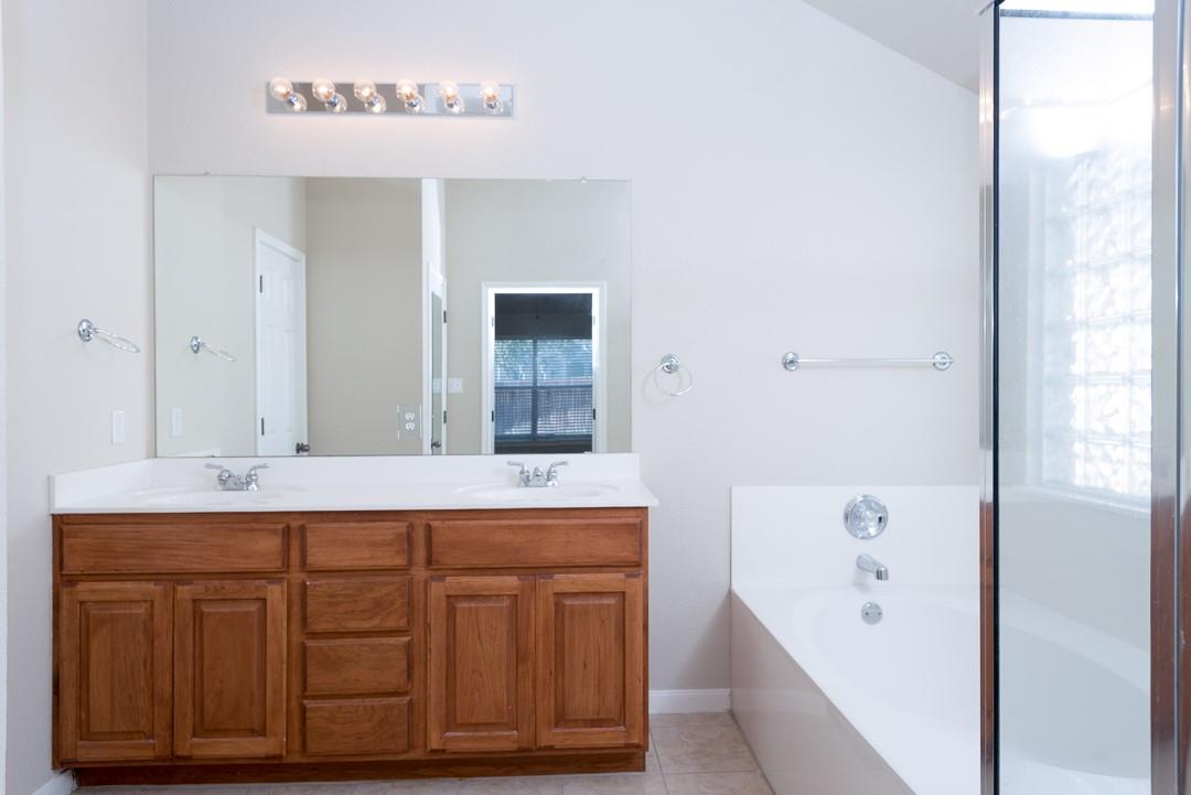 1611 Briar Hill Dr Property Photo 14