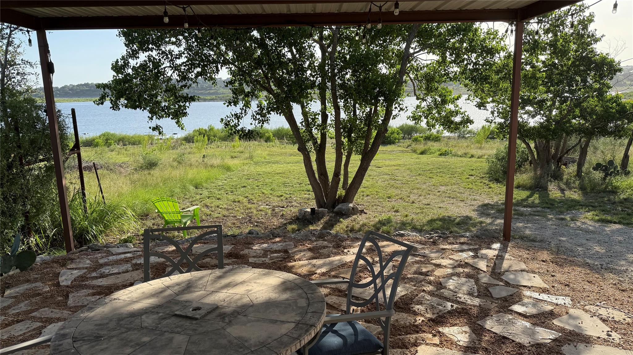 2198 Lakeshore Dr Property Photo 6