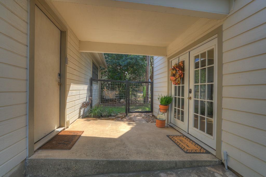 2198 Lakeshore Dr Property Photo 8