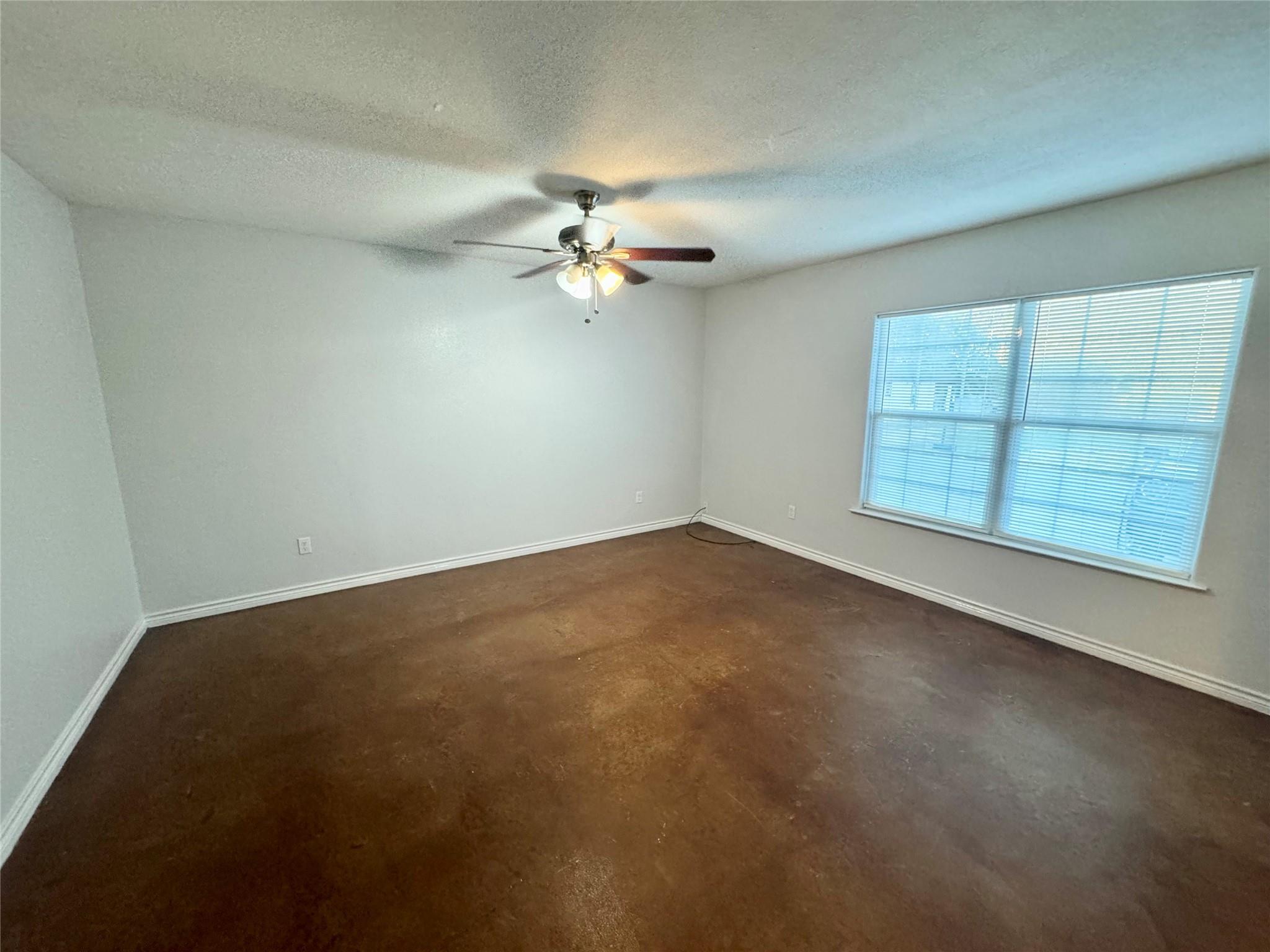 709 San Saba St #a Property Photo 4