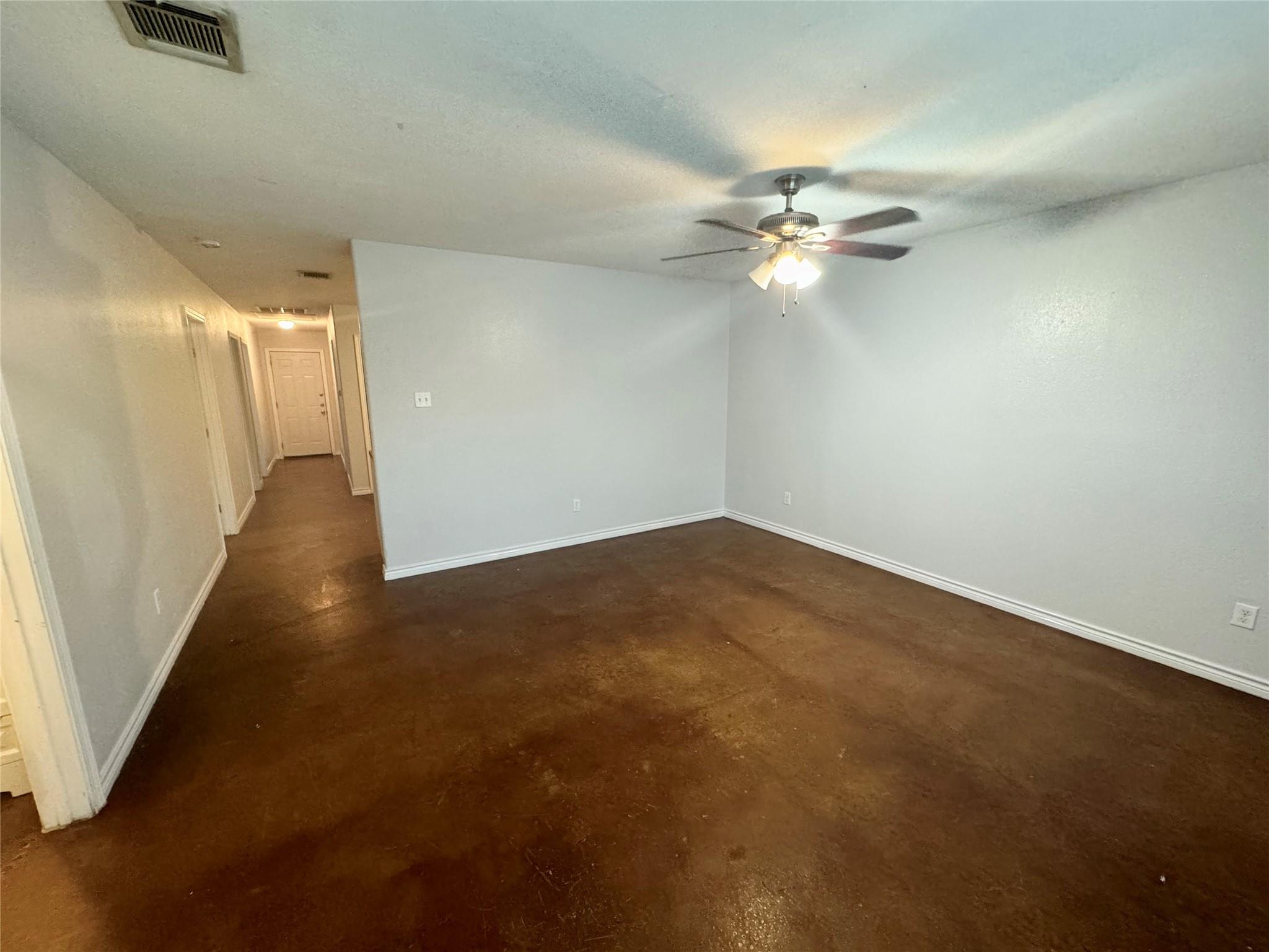 709 San Saba St #a Property Photo 5