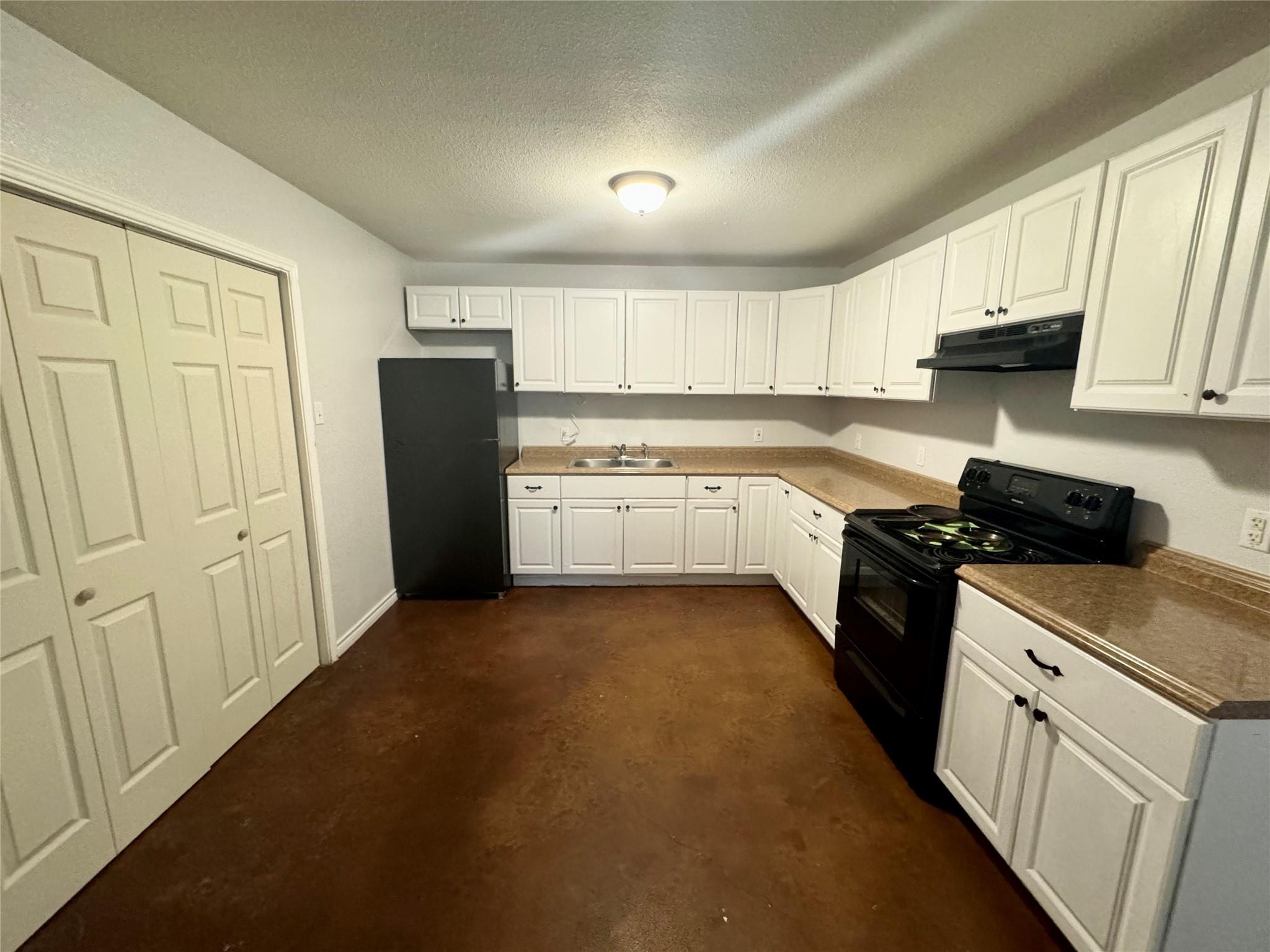 709 San Saba St #a Property Photo 6
