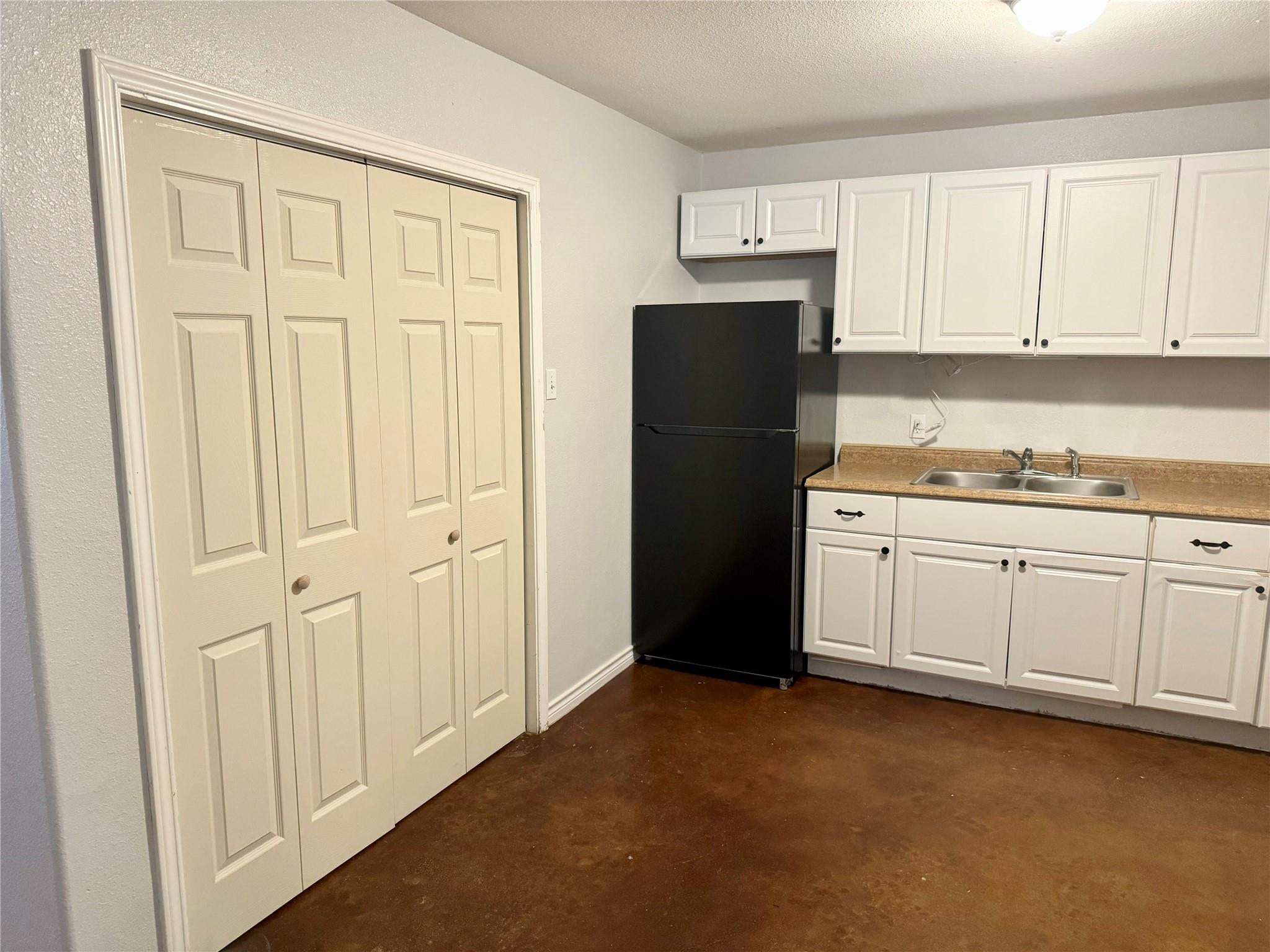 709 San Saba St #a Property Photo 9