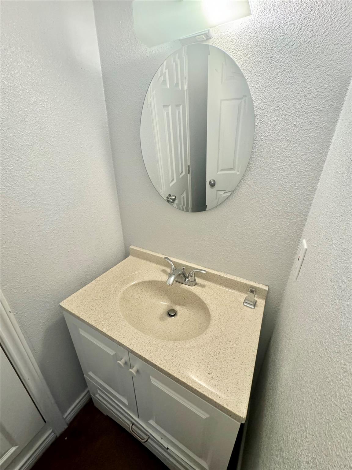 709 San Saba St #a Property Photo 10