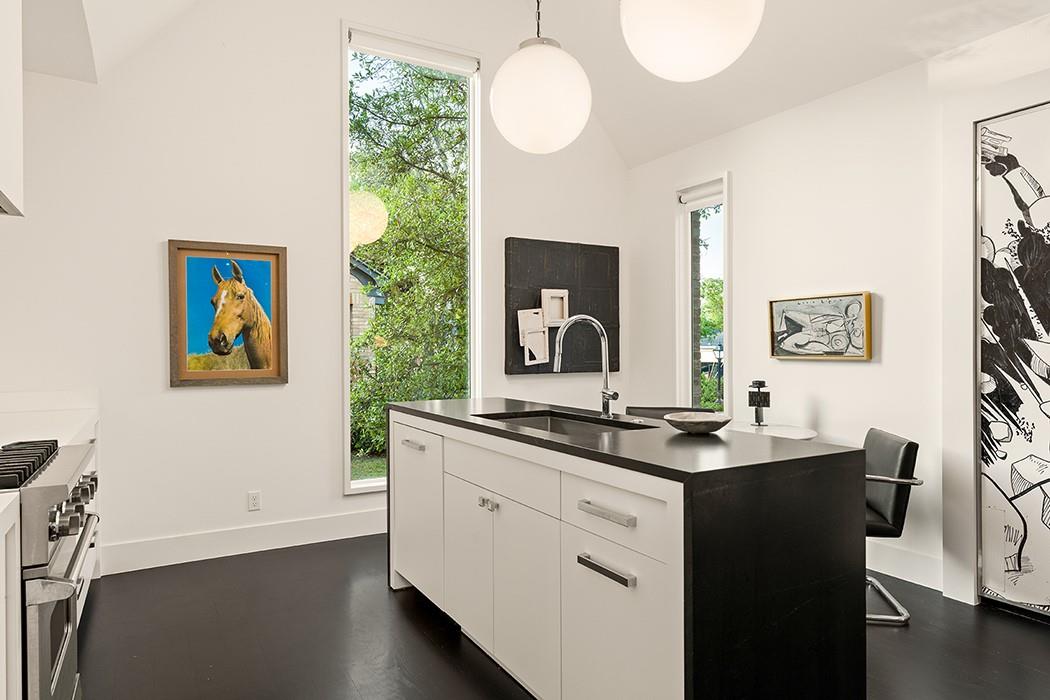 1803 Palma Plz Property Photo 7