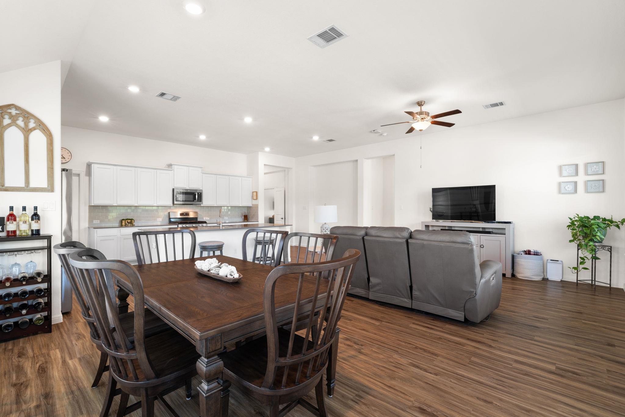 240 Prato Pl Property Photo 3