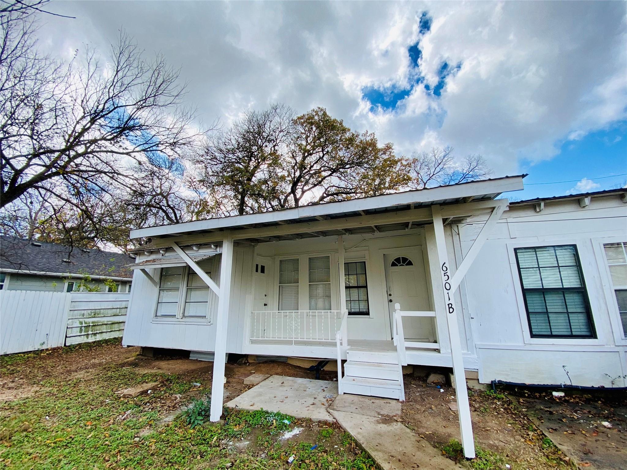 6501 Ponca St #b Property Photo 1