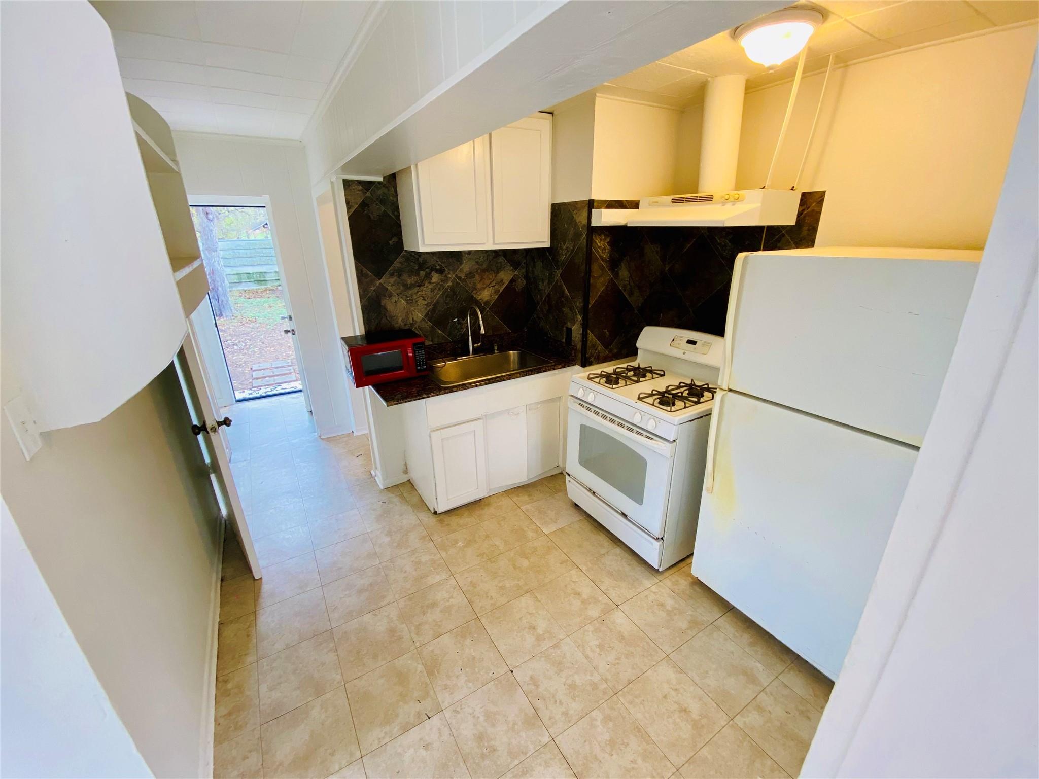 6501 Ponca St #b Property Photo 4