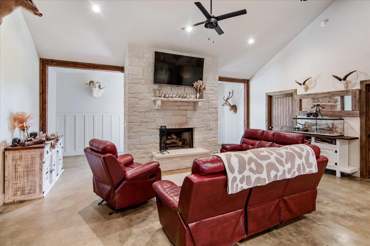 3411 Concho Trl Property Photo 28