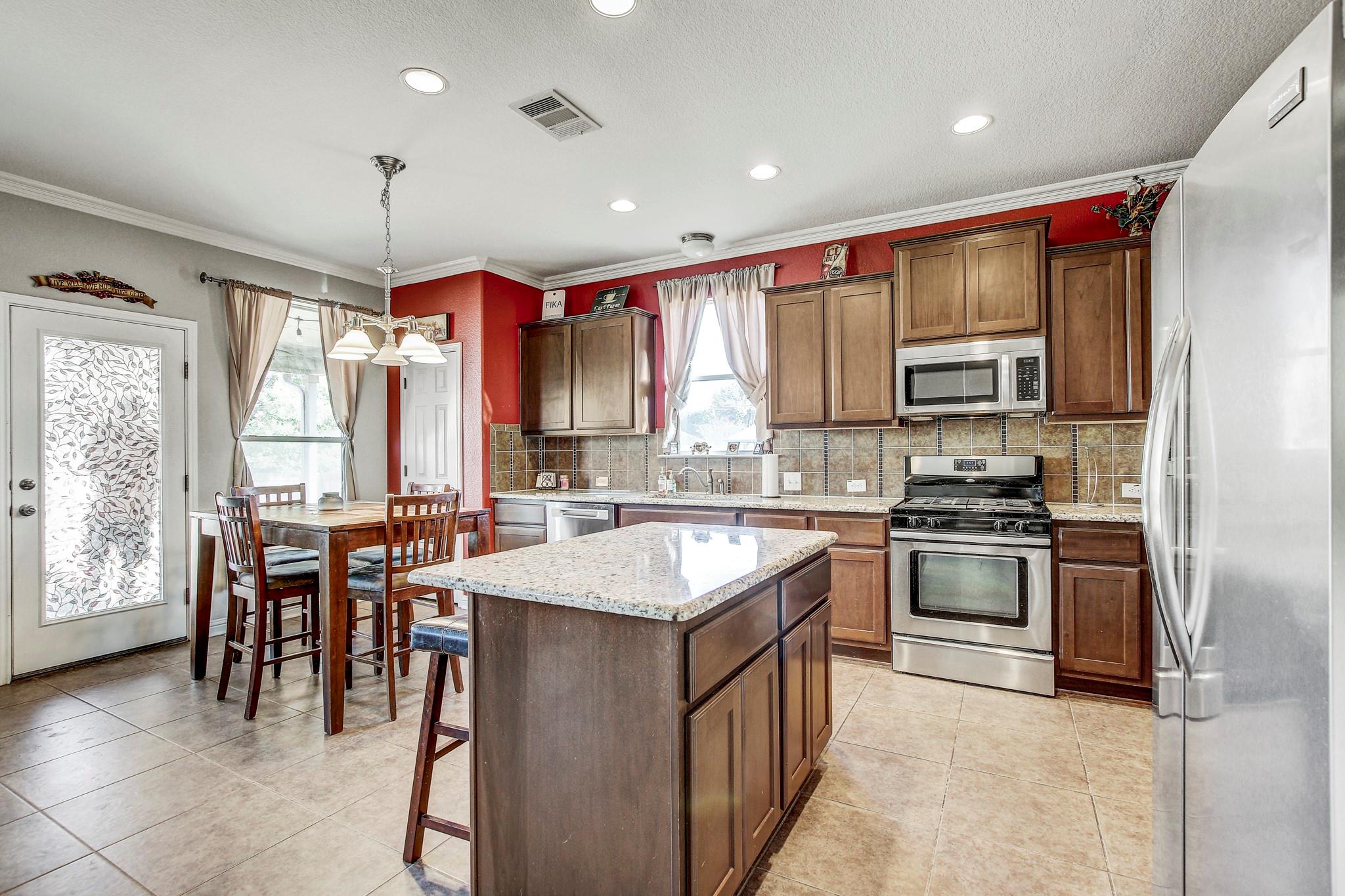 318 Serene Hollow Ln Property Photo 5
