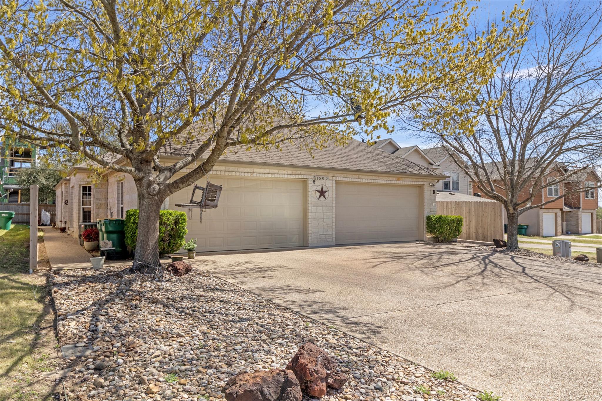 1505 Claremont Pkwy A & B Property Photo 3