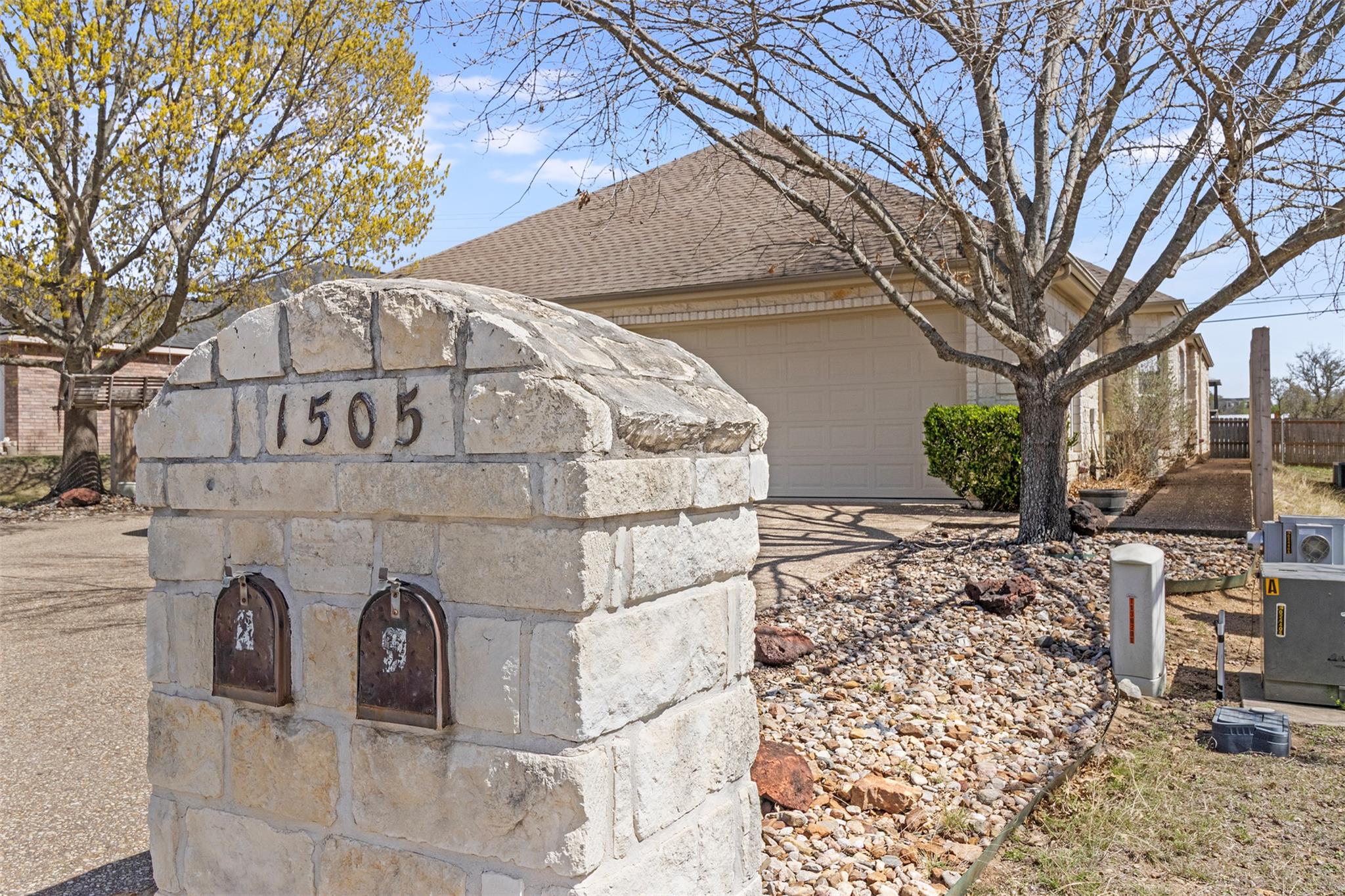 1505 Claremont Pkwy A & B Property Photo 4