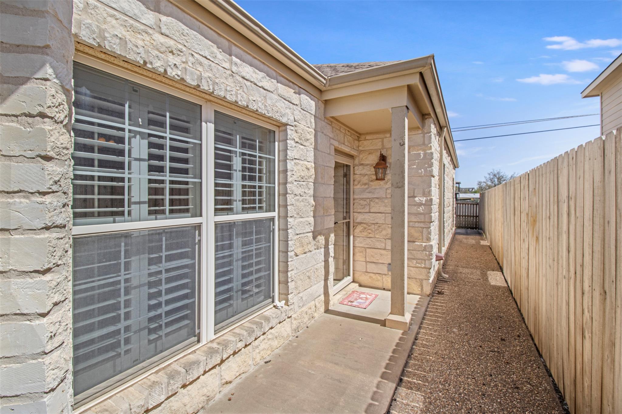 1505 Claremont Pkwy A & B Property Photo 5