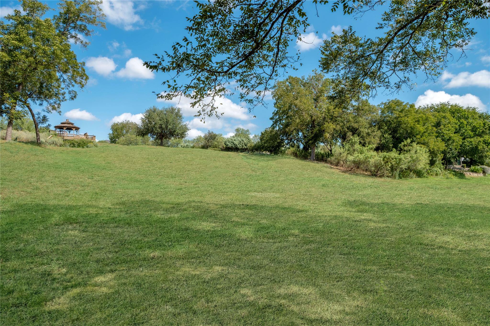 924 Cypress Grove Dr Property Photo 5