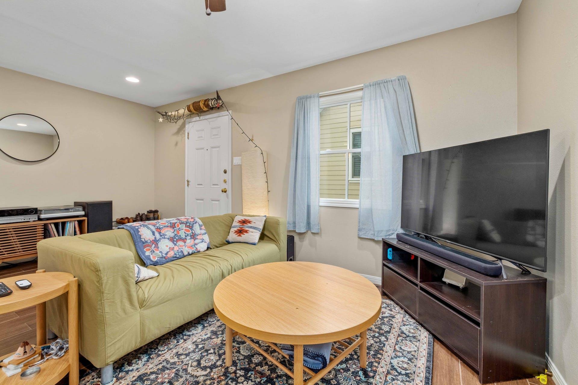 3822 Ridgelea Dr #b Property Photo 3