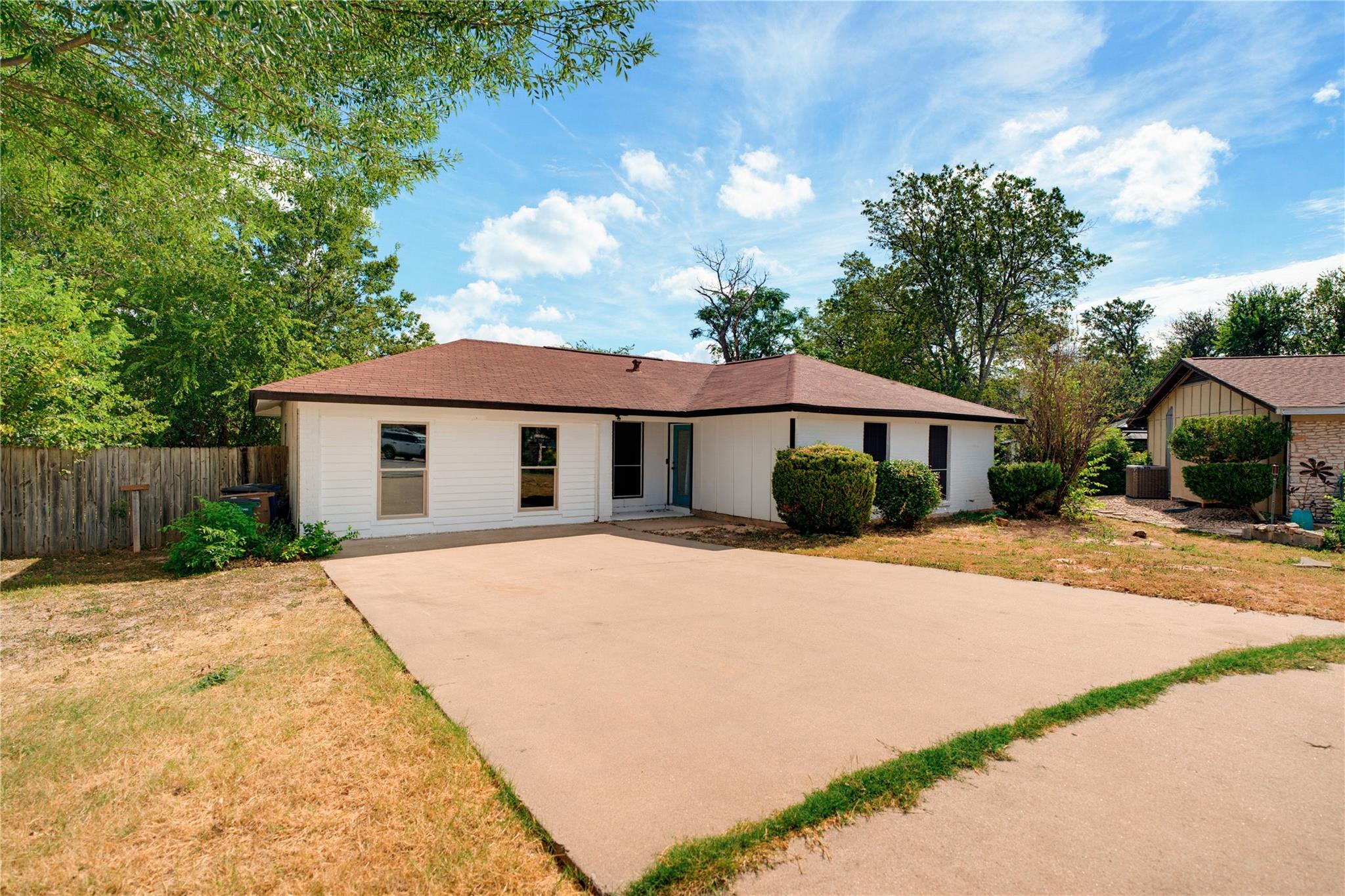 2311 Campden Dr Property Photo 2