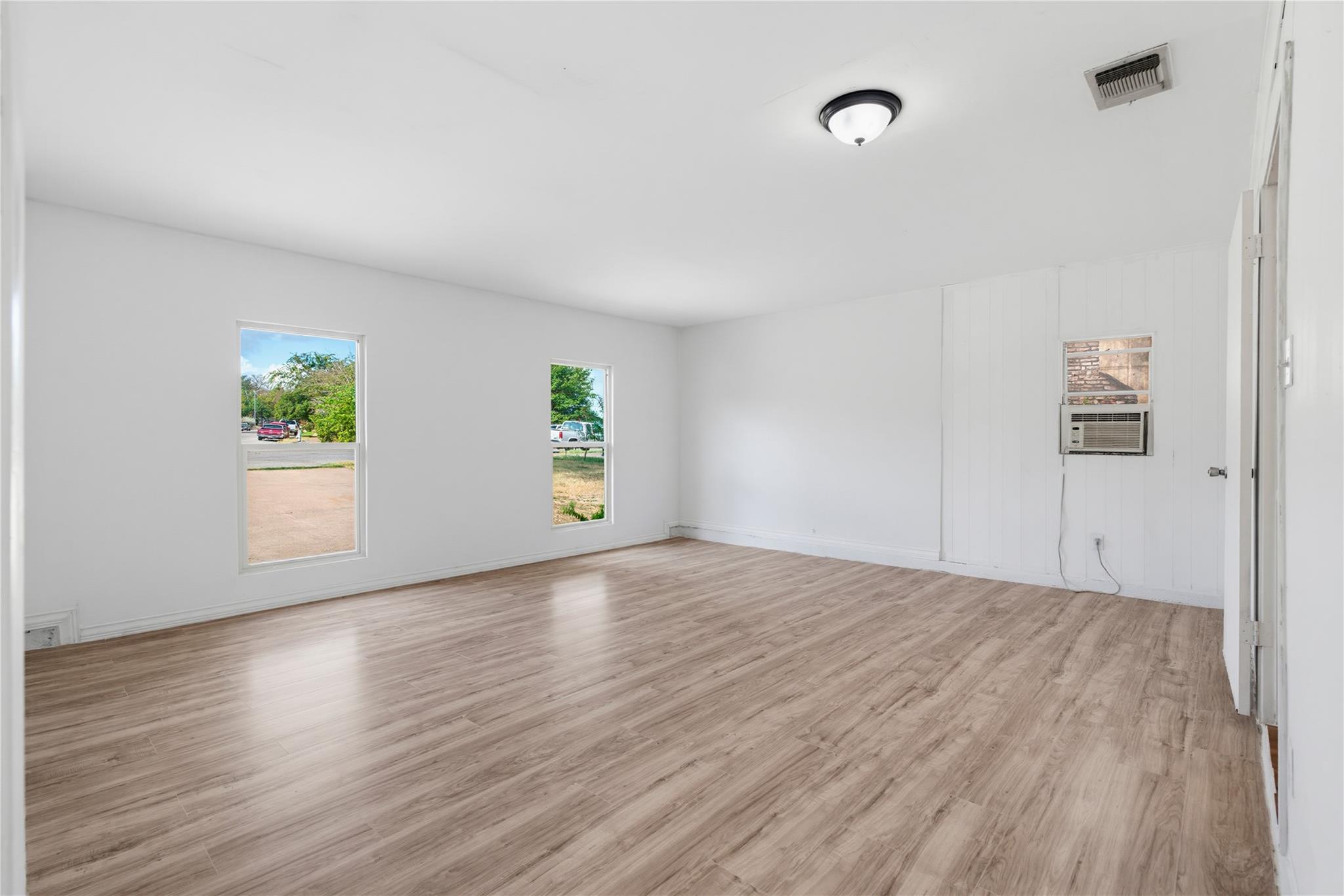 2311 Campden Dr Property Photo 11
