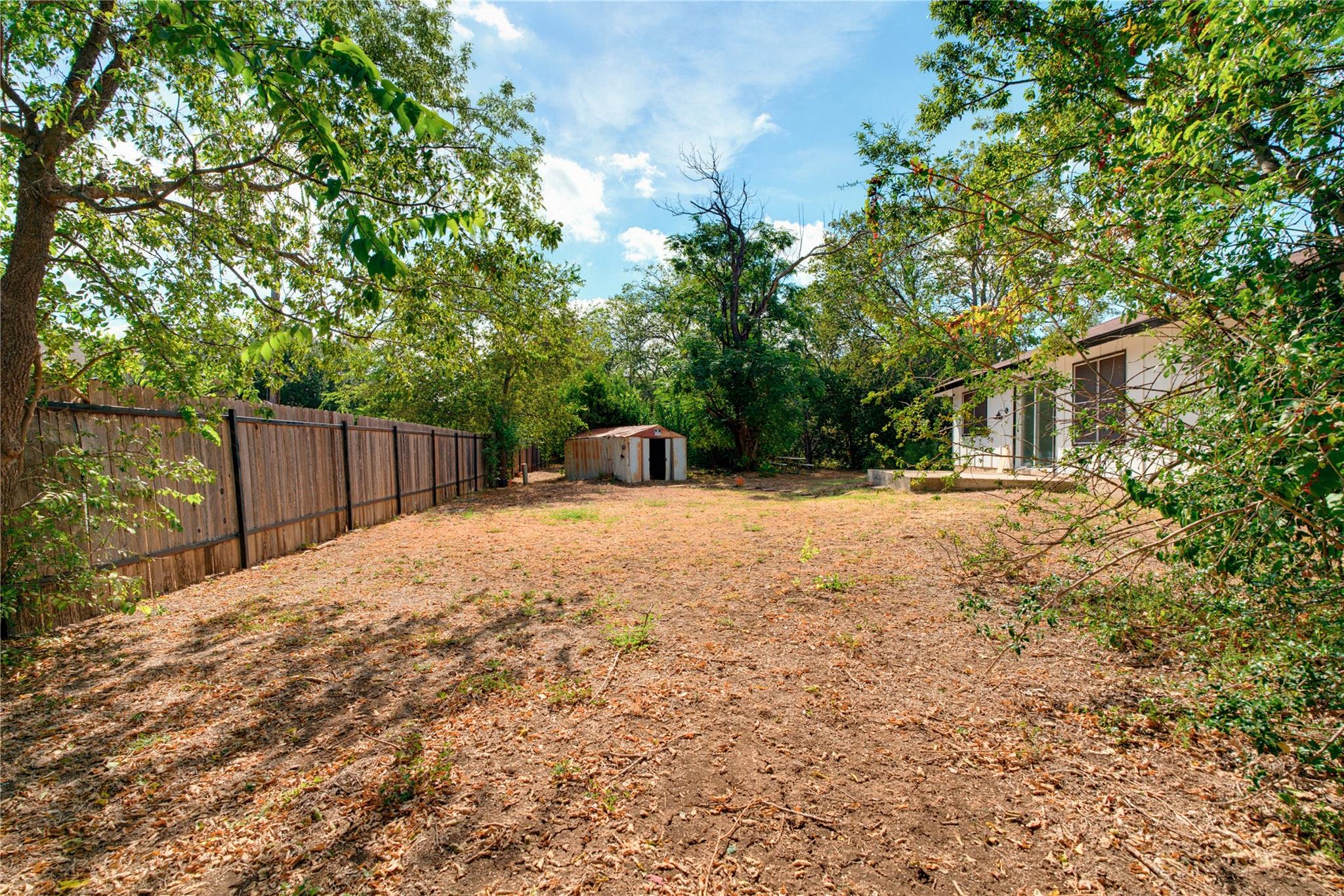 2311 Campden Dr Property Photo 27