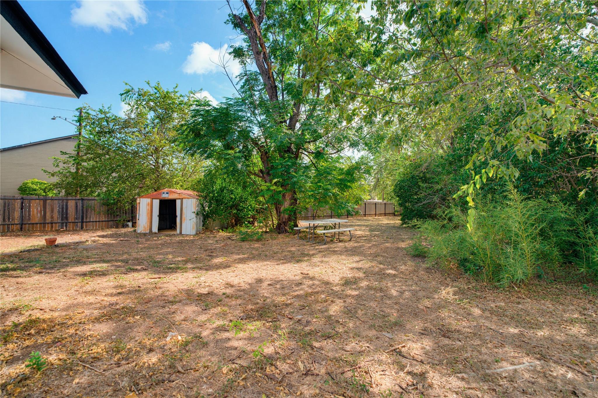 2311 Campden Dr Property Photo 28