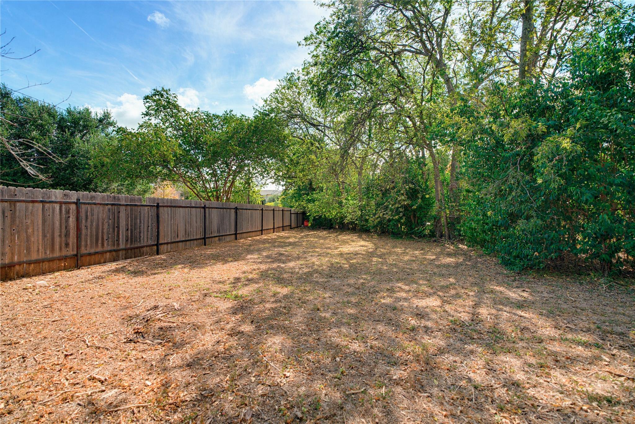 2311 Campden Dr Property Photo 29