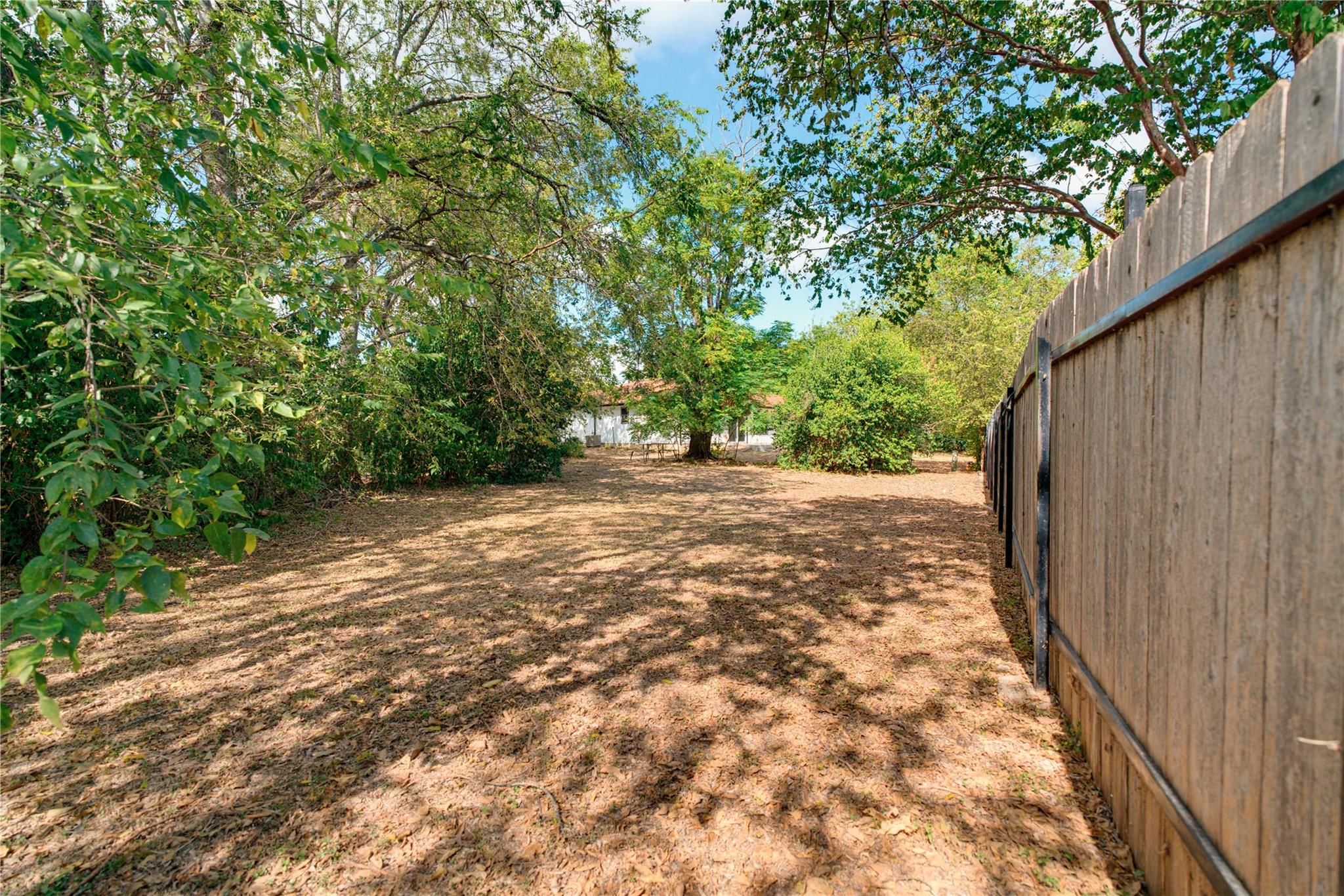 2311 Campden Dr Property Photo 30