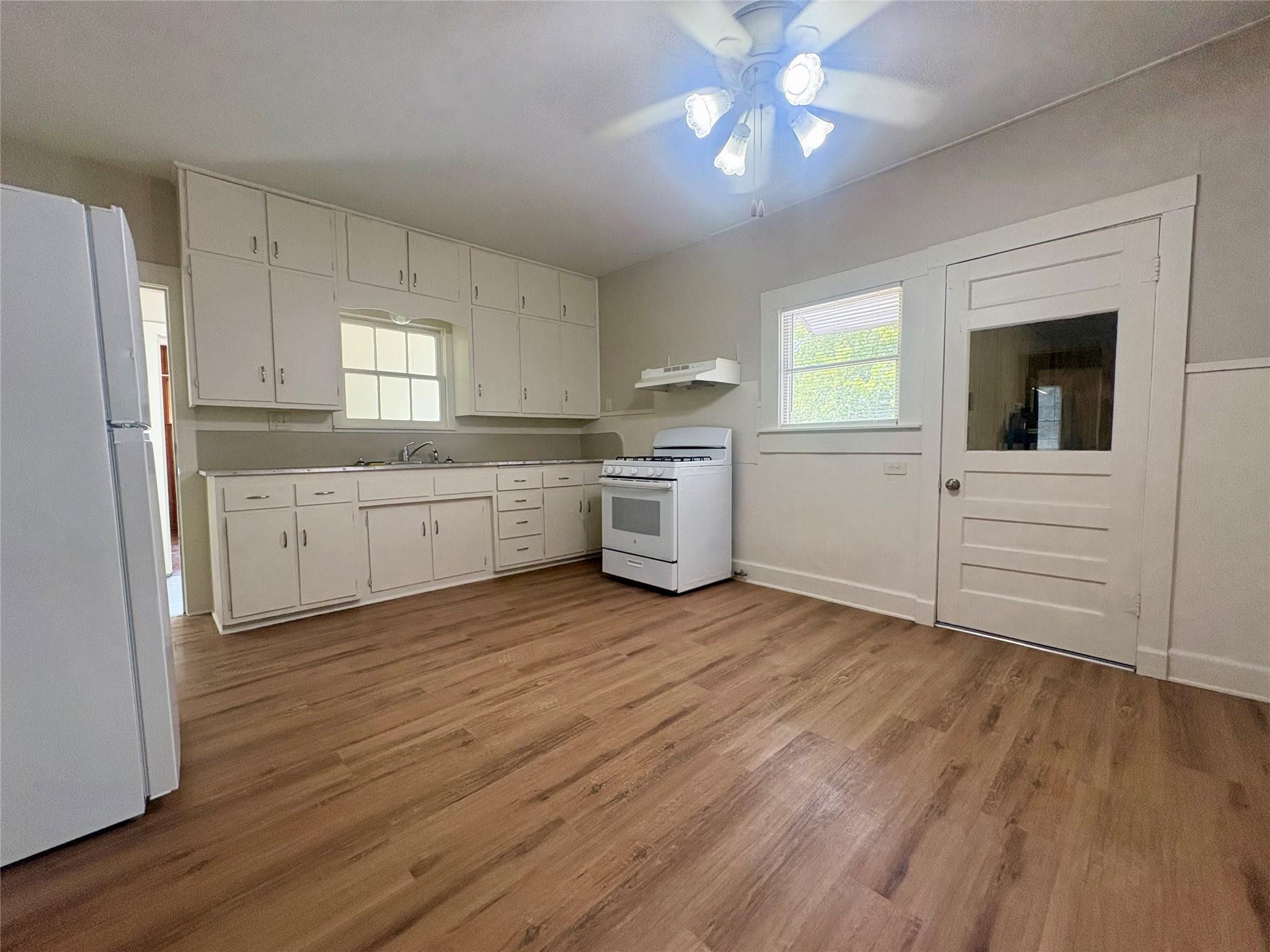 815 Lizzie St Property Photo 6