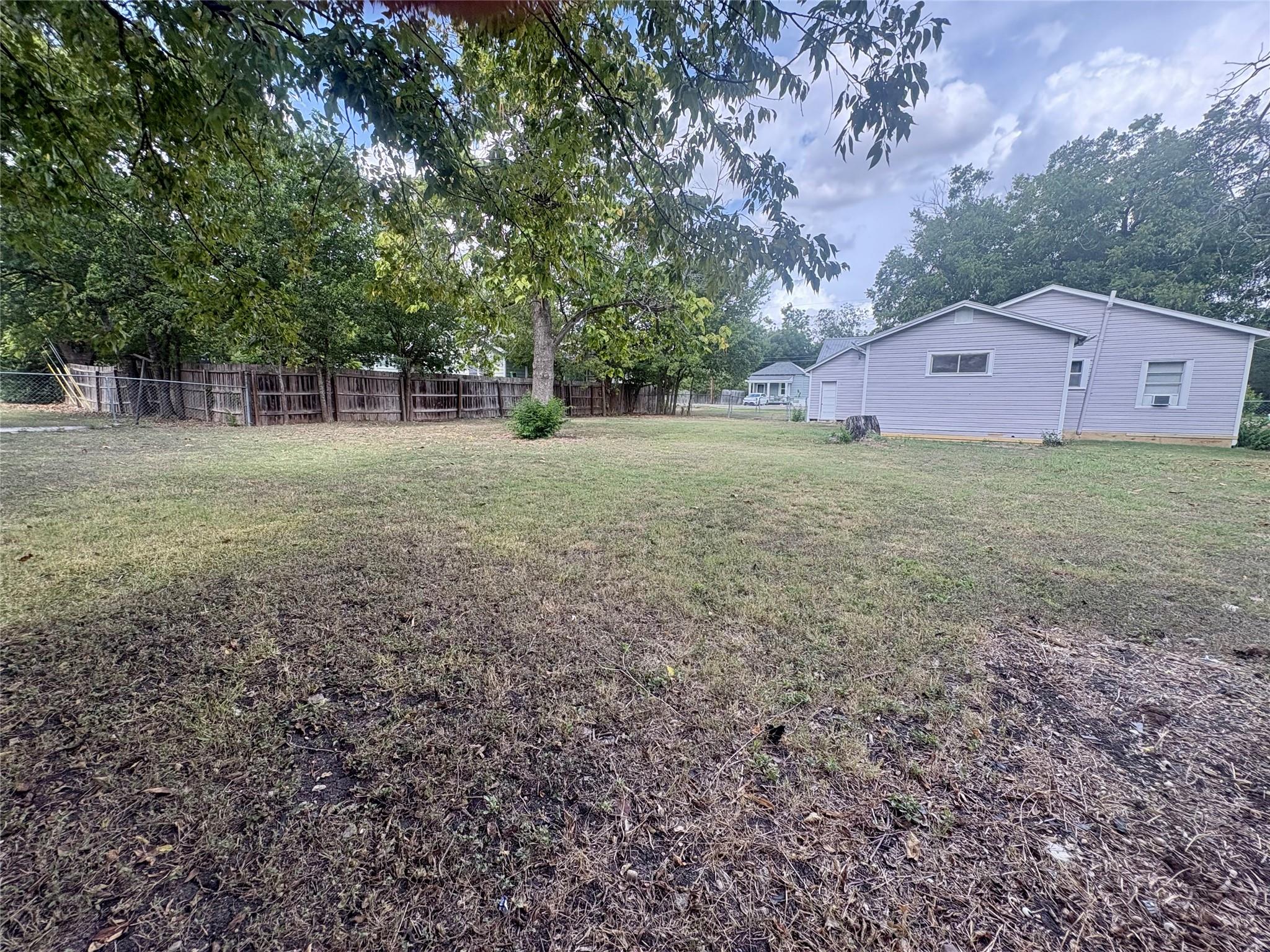 815 Lizzie St Property Photo 17