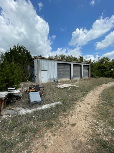 2250 Walter White Rd Property Photo 4